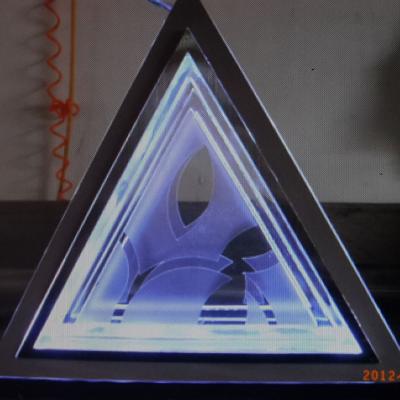 3公分透明壓克力刨溝鑲不銹鋼板內藏LED
